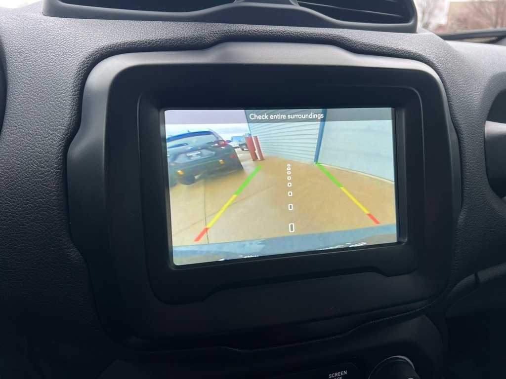 Thumbnail: 2018 Jeep Renegade - 31