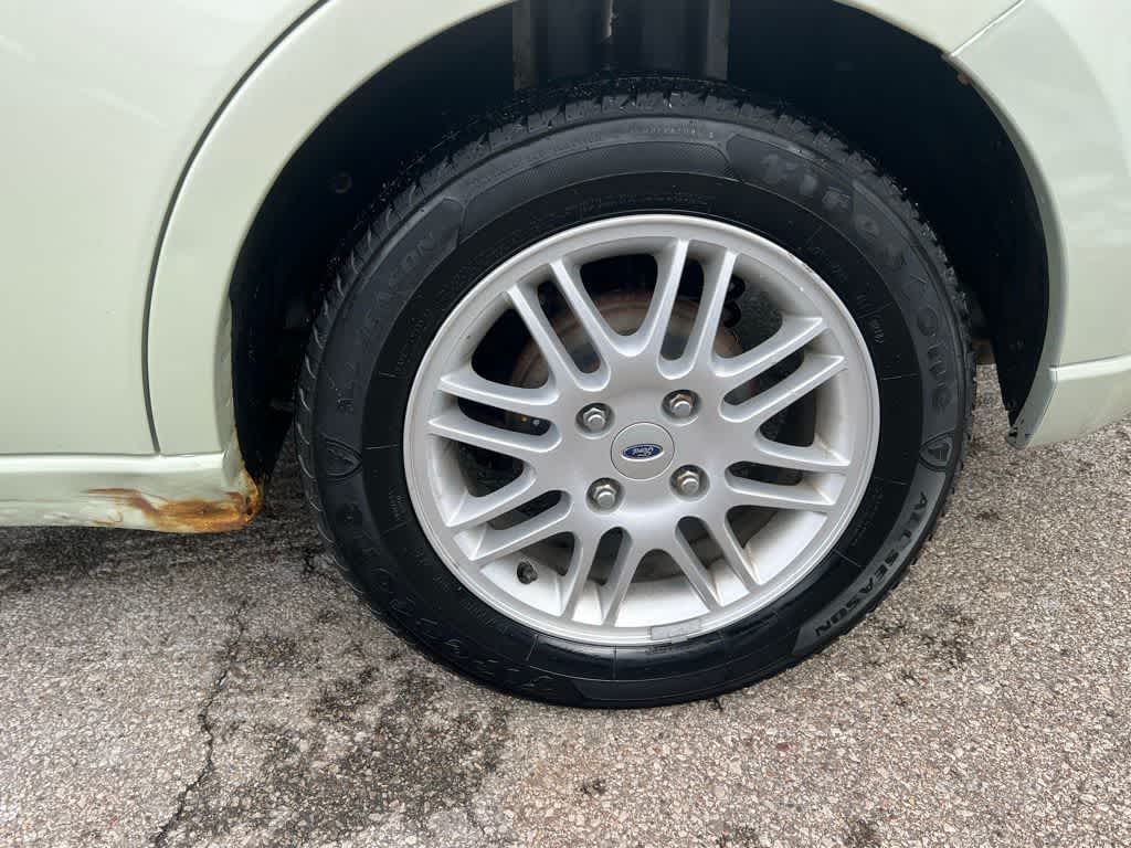 Thumbnail: 2010 Ford Focus - 11