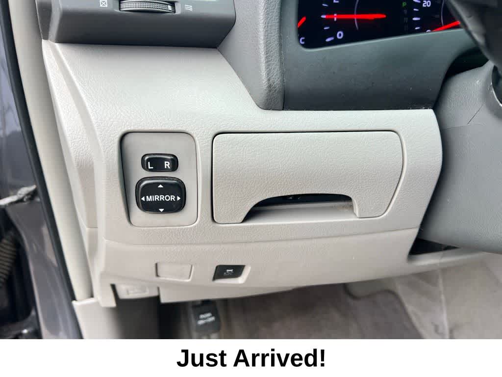 Thumbnail: 2011 Toyota Camry - 17