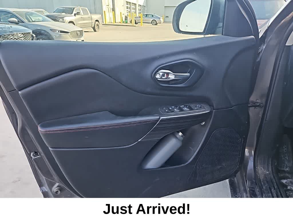 Thumbnail: 2014 Jeep Cherokee - 15