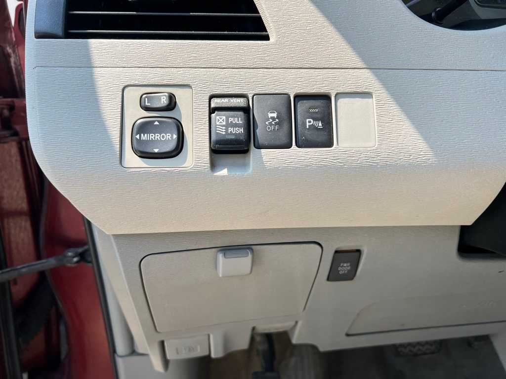 Thumbnail: 2012 Toyota Sienna - 15