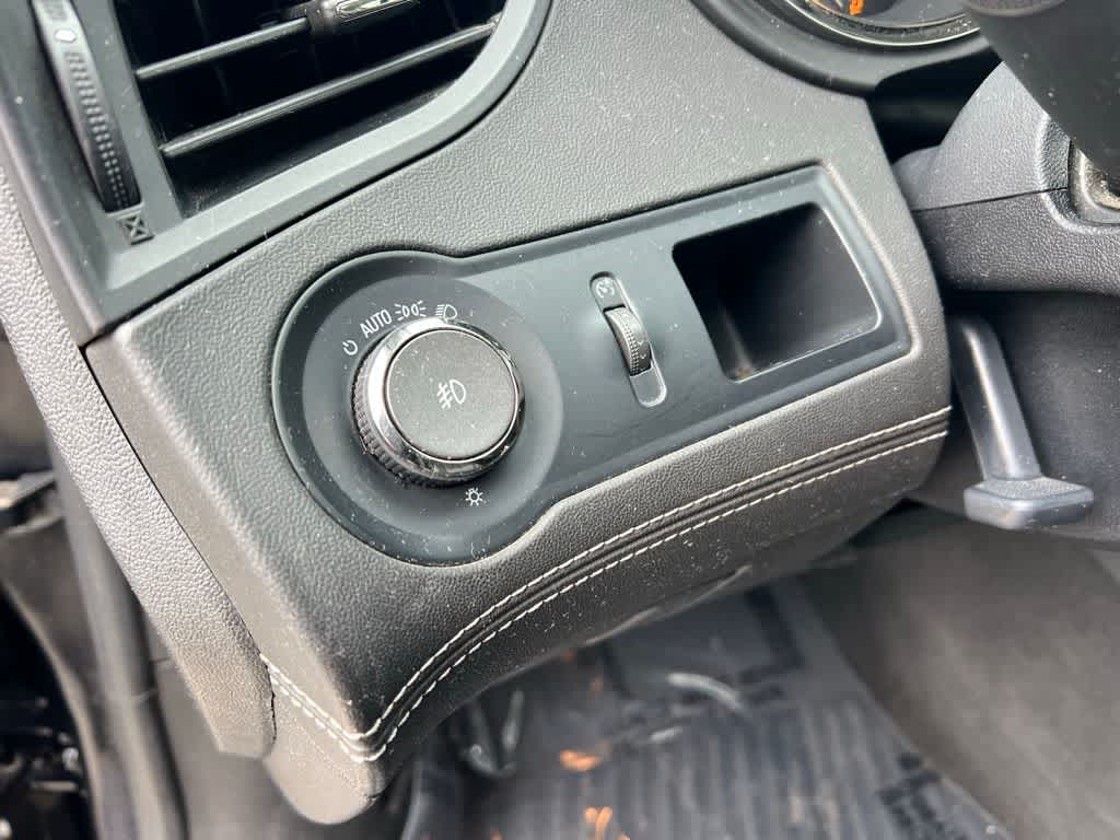 Thumbnail: 2011 Buick LaCrosse - 17