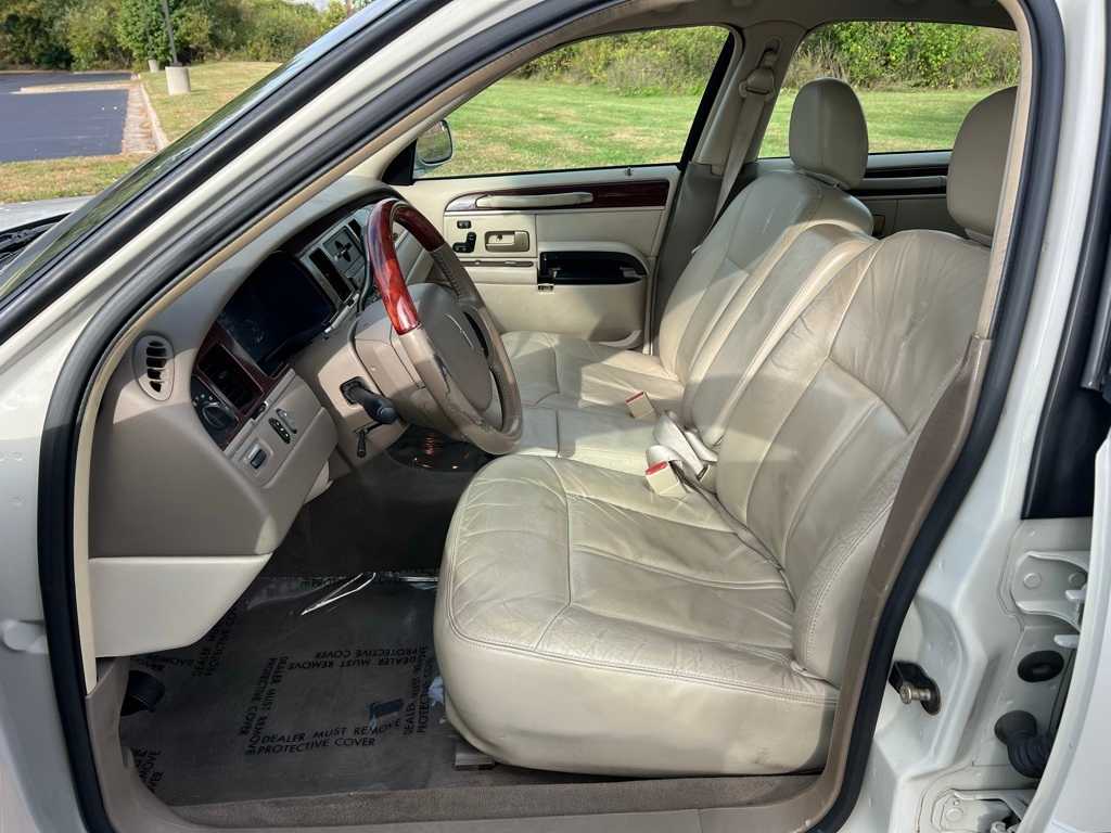 Thumbnail: 2005 Lincoln Town Car - 20