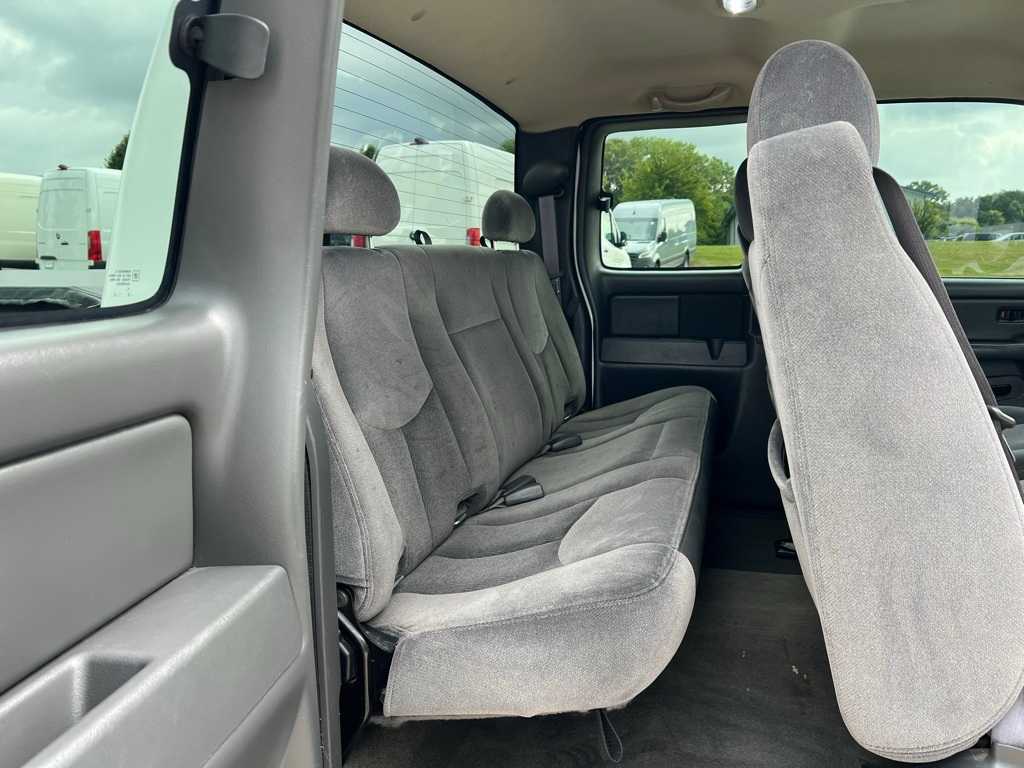 Thumbnail: 2005 GMC Sierra 2500 - 19
