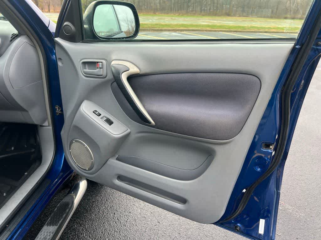 Thumbnail: 2003 Toyota RAV4 - 28