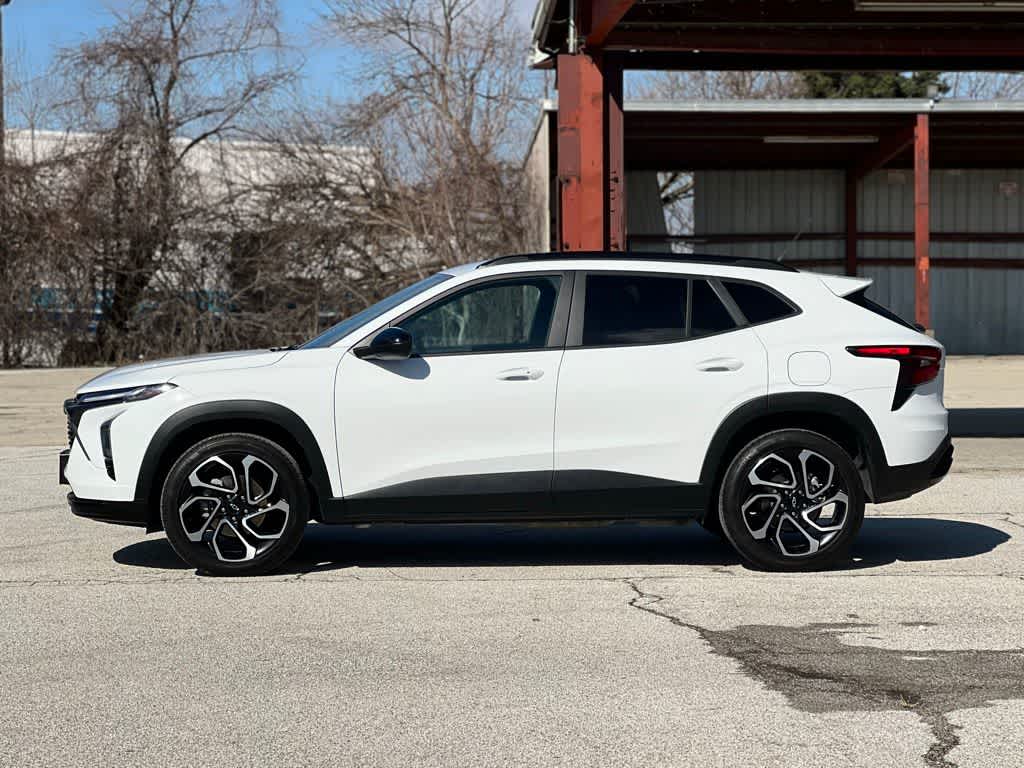 Thumbnail: 2025 Chevrolet Trax - 3