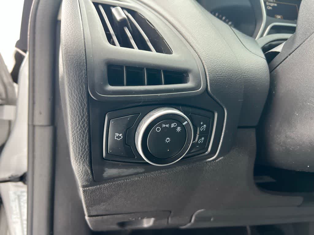 Thumbnail: 2017 Ford Focus - 13