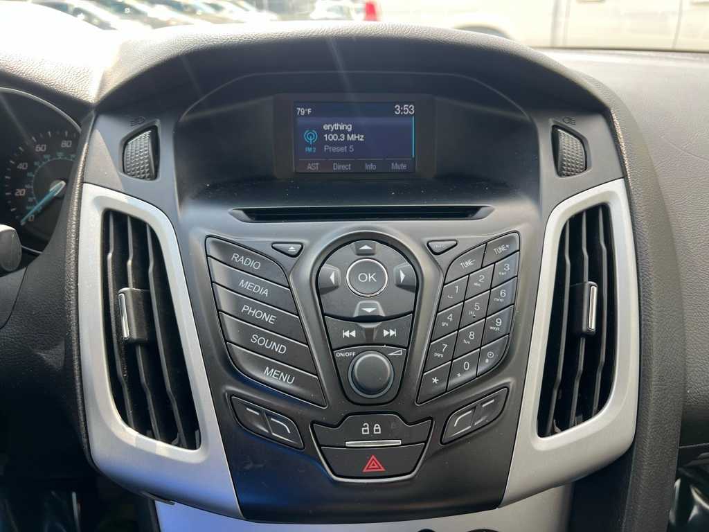 2014 Ford Focus SE 26