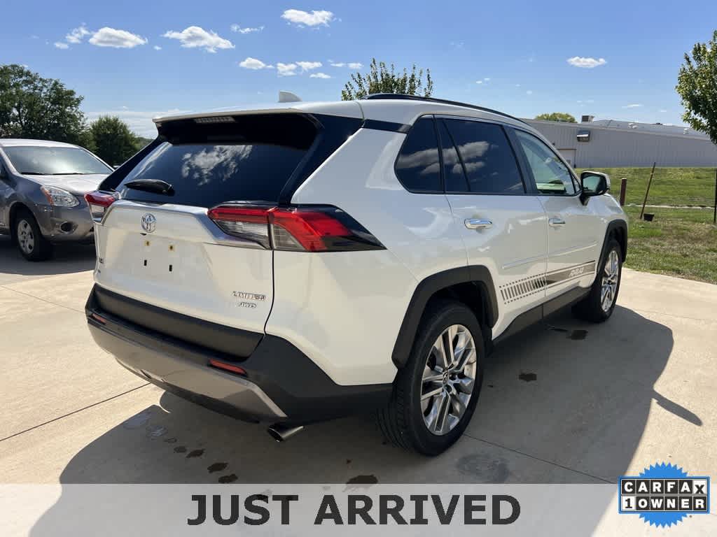Thumbnail: 2020 Toyota RAV4 - 12