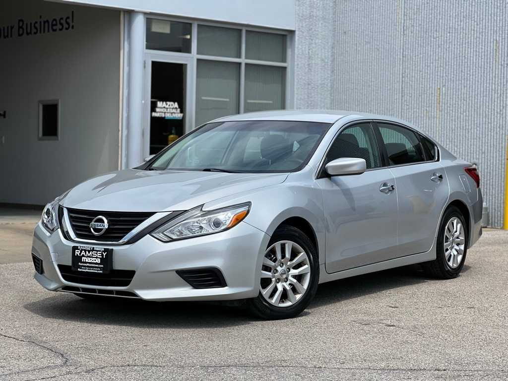 2016 Nissan Altima S -
                  Urbandale, IA