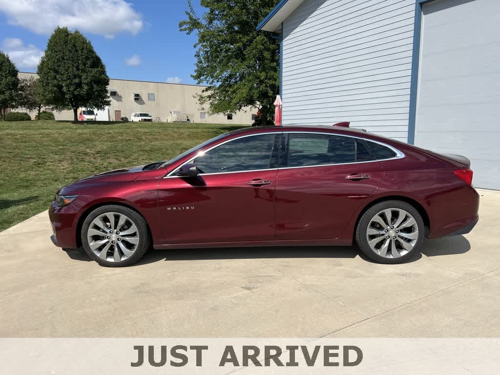 Thumbnail: 2016 Chevrolet Malibu - 3