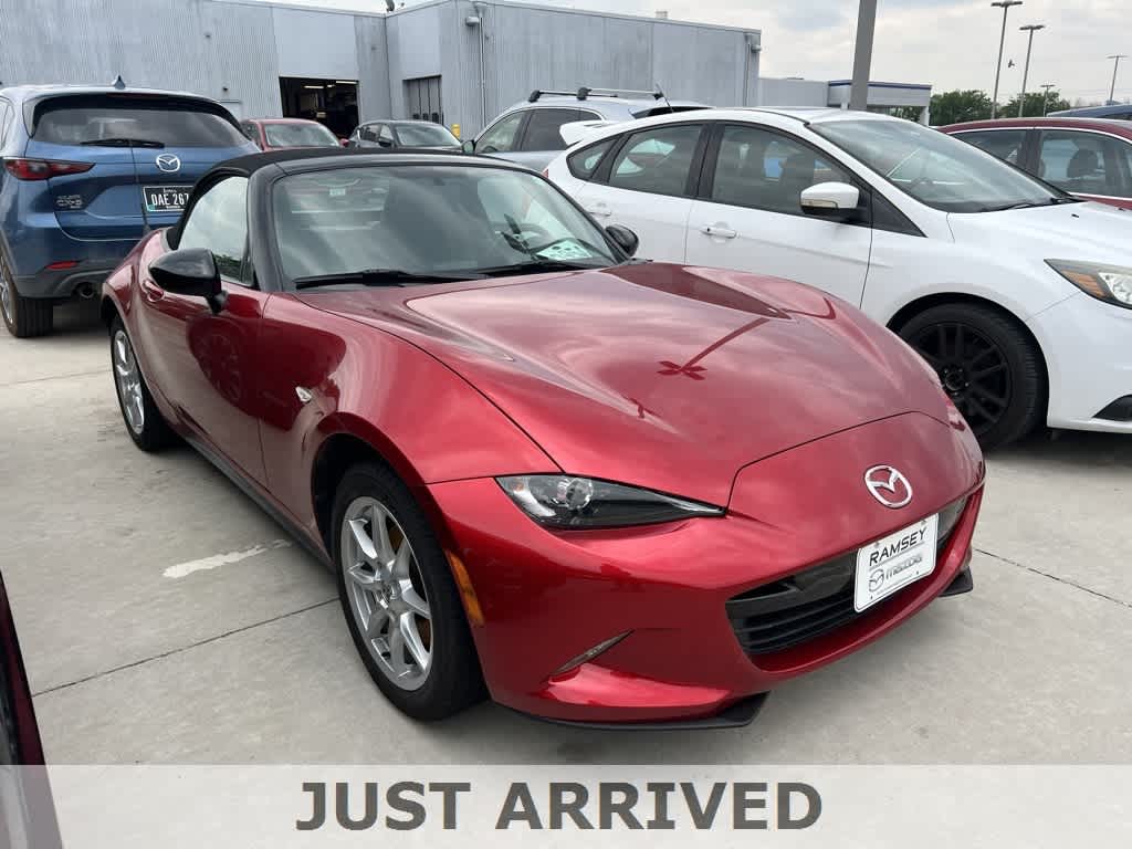 2017 Mazda MX-5 Miata Sport 4