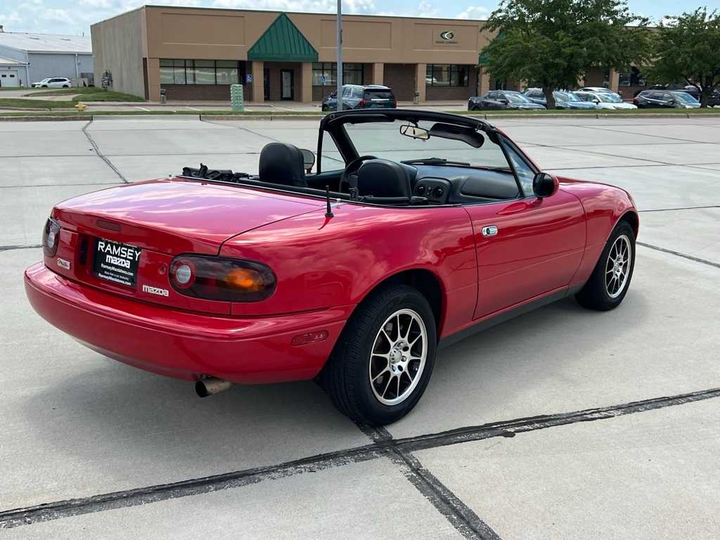 Thumbnail: 1995 Mazda MX-5 Miata - 6