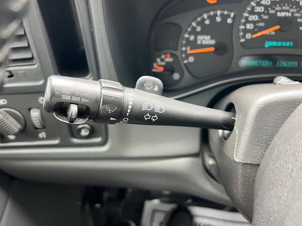 Thumbnail: 2005 GMC Sierra 2500 - 25