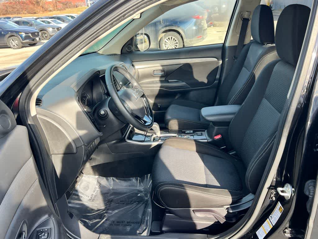 Thumbnail: 2018 Mitsubishi Outlander - 12