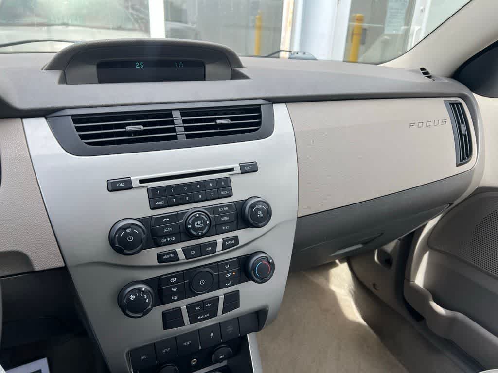 Thumbnail: 2010 Ford Focus - 30