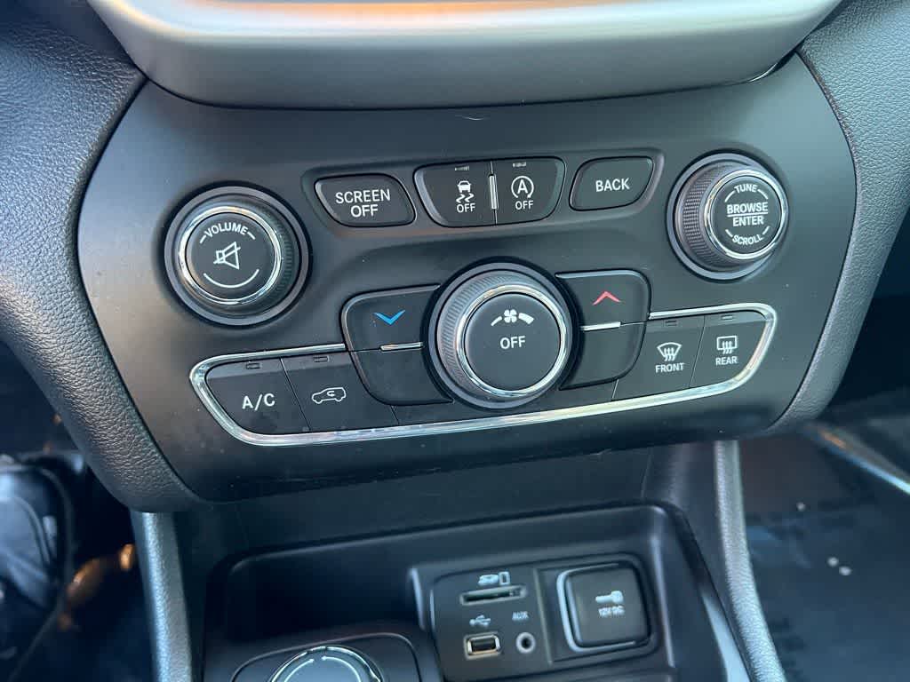 Thumbnail: 2016 Jeep Cherokee - 31