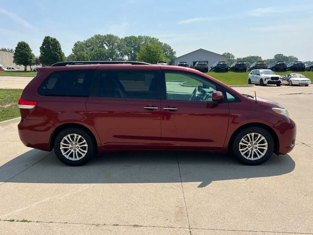 Thumbnail: 2012 Toyota Sienna - 6