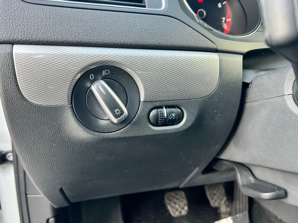 Thumbnail: 2017 Volkswagen Jetta - 17