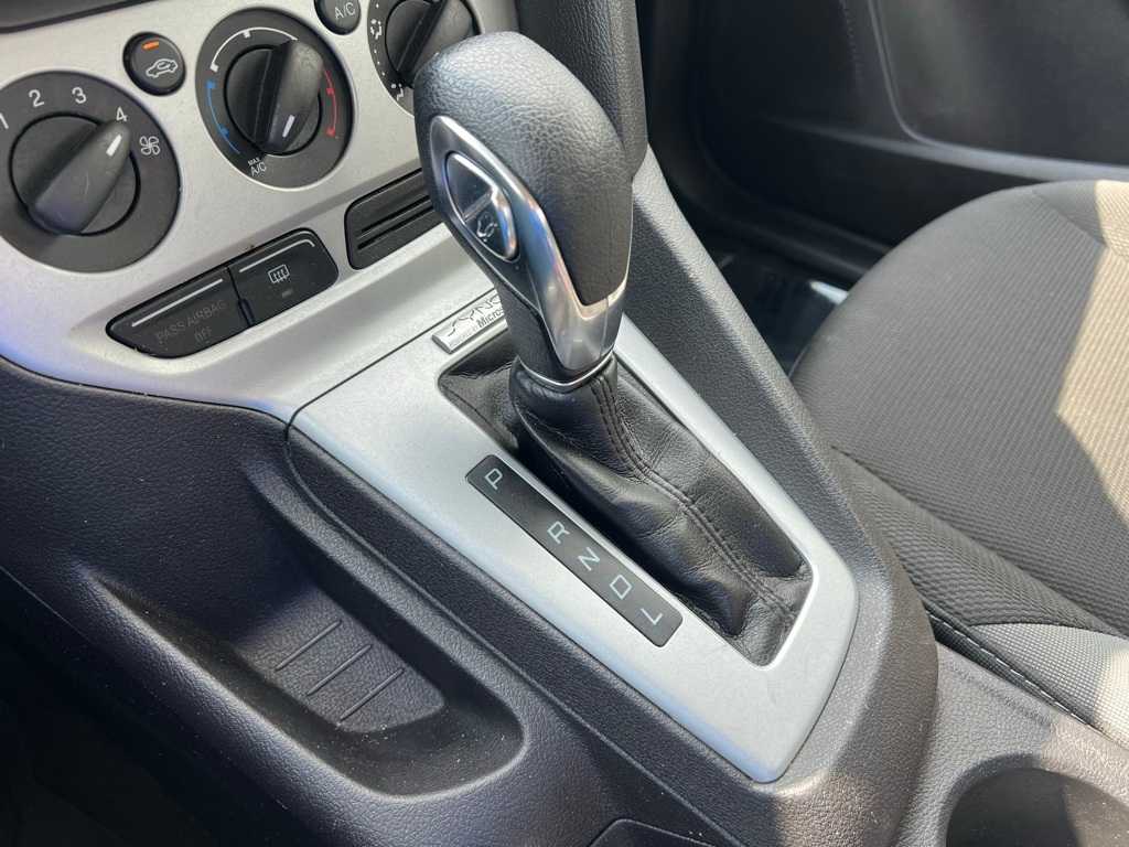 2014 Ford Focus SE 28