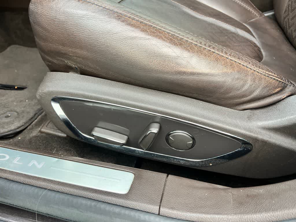 Thumbnail: 2016 Lincoln MKZ - 16