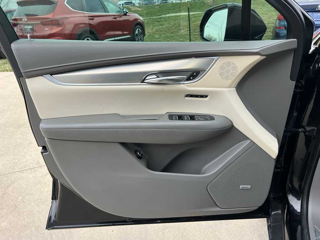 Thumbnail: 2017 Cadillac XT5 - 16