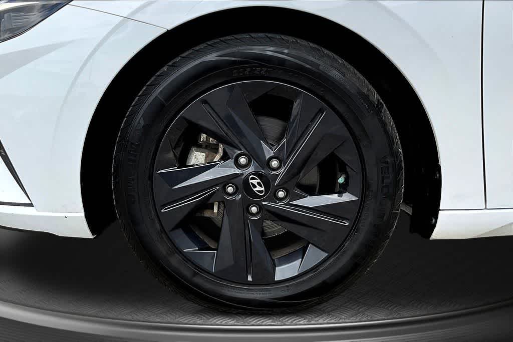 Thumbnail: 2022 Hyundai Elantra - 8