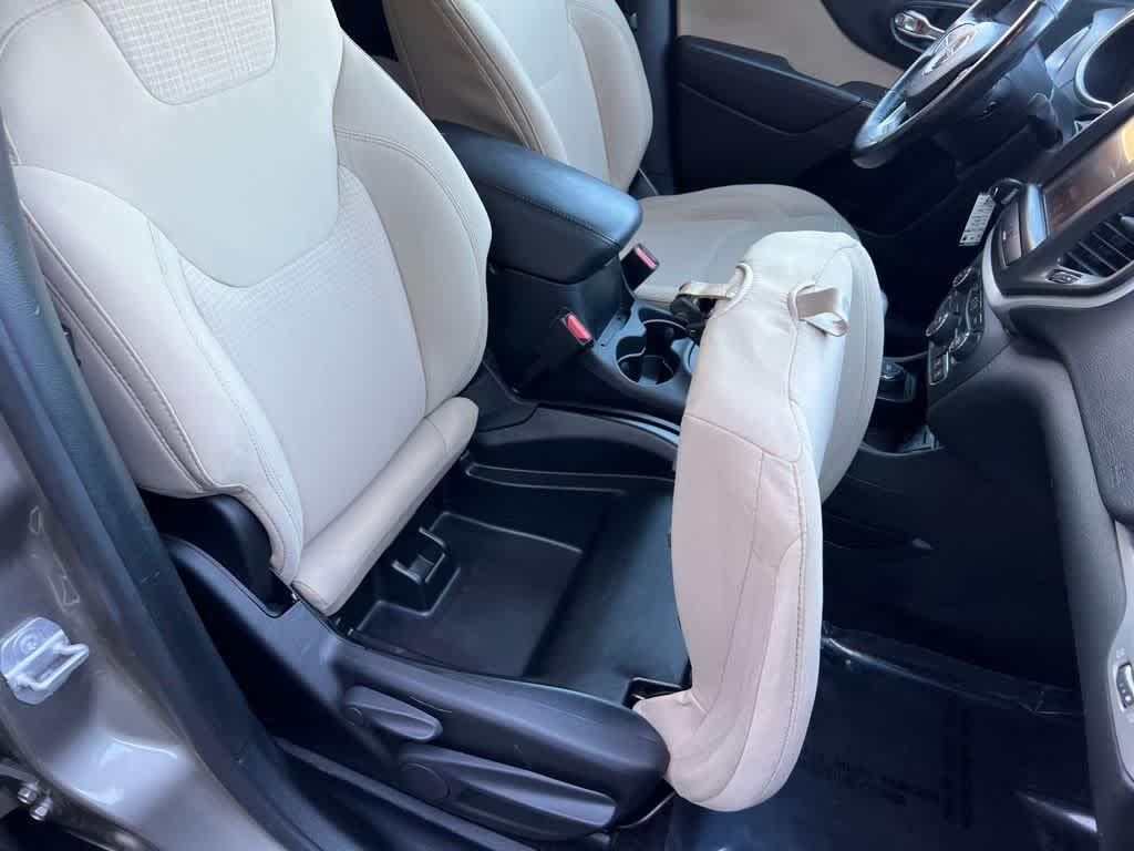 Thumbnail: 2016 Jeep Cherokee - 22