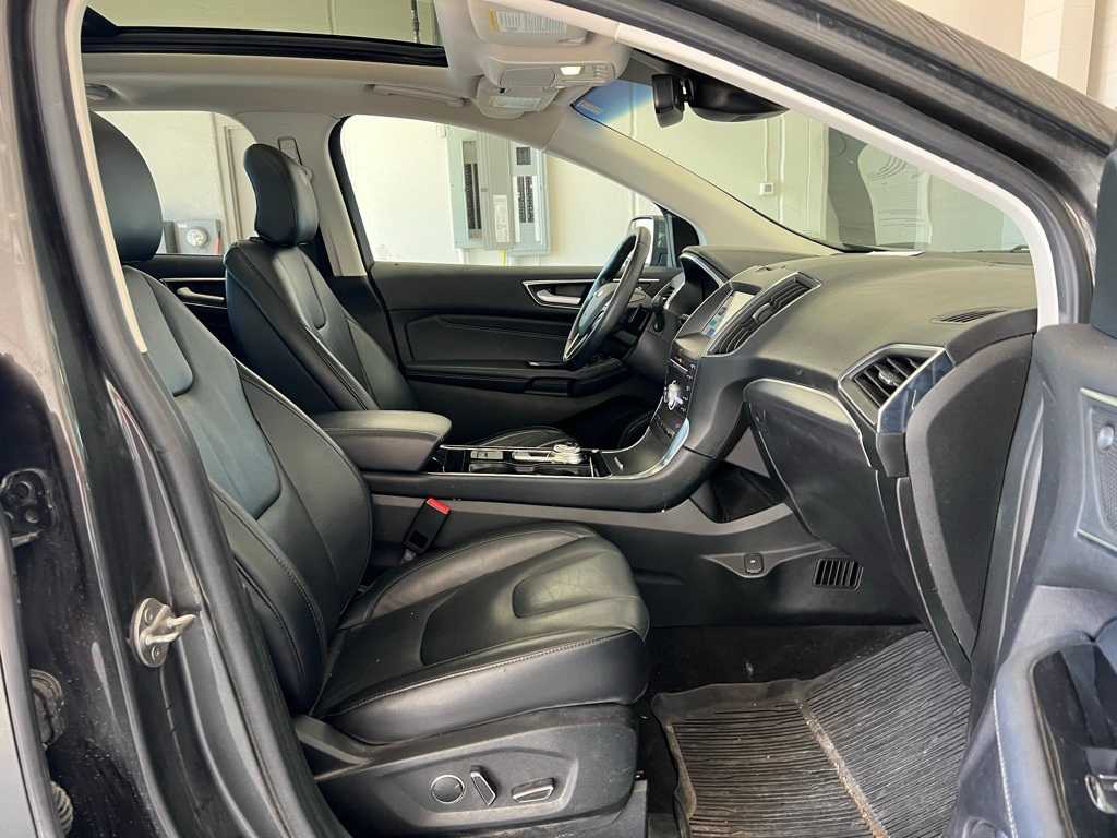 Thumbnail: 2019 Ford Edge - 19