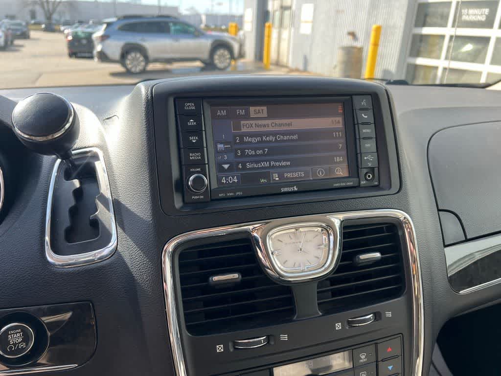 Thumbnail: 2012 Chrysler Town & Country - 33