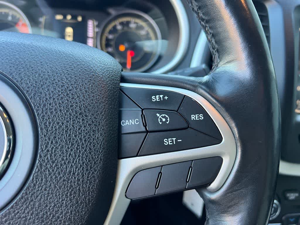 Thumbnail: 2016 Jeep Cherokee - 26