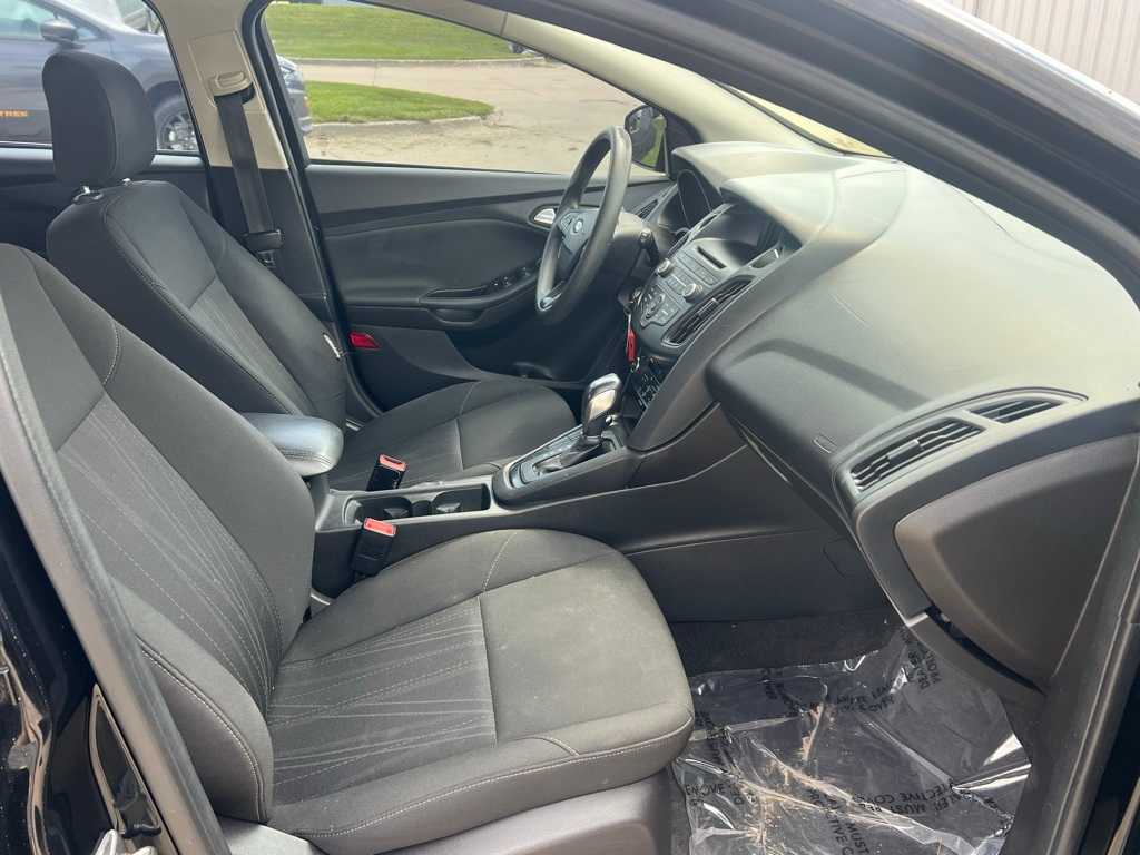 Thumbnail: 2016 Ford Focus - 17