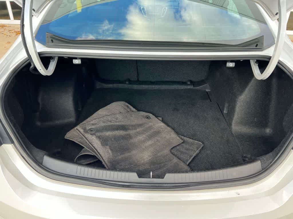 Thumbnail: 2017 Chevrolet Malibu - 17