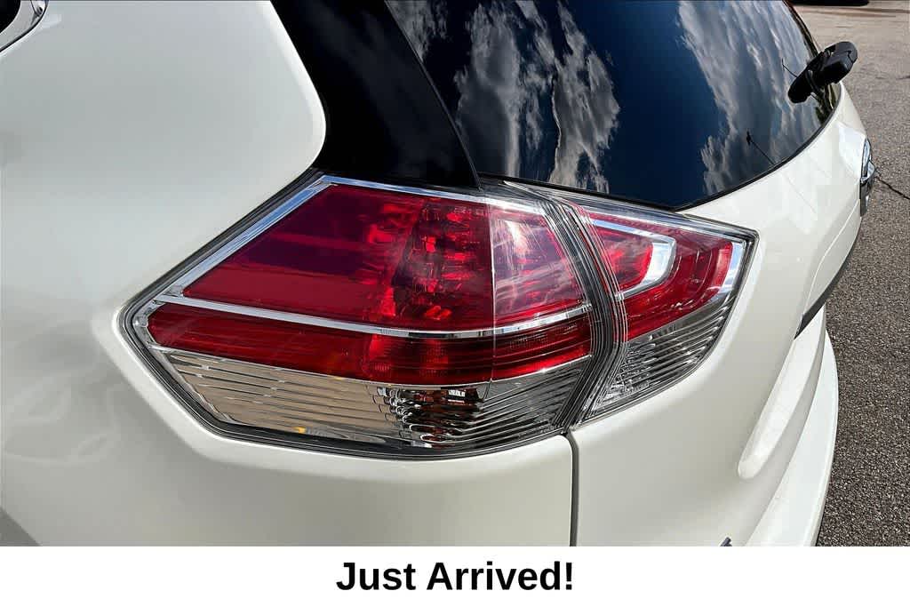 Thumbnail: 2016 Nissan Rogue - 32