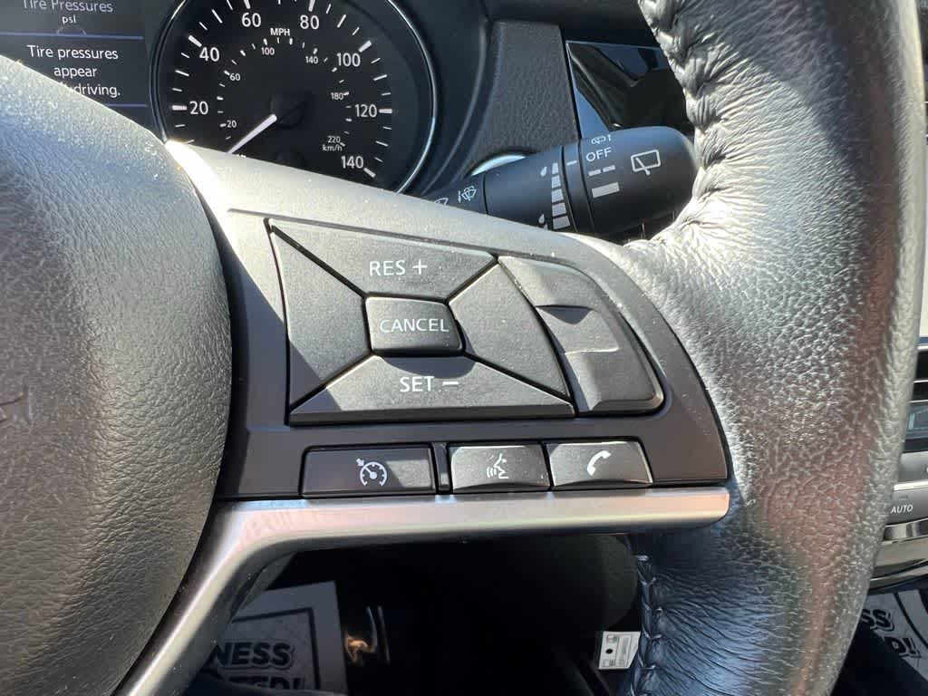 Thumbnail: 2018 Nissan Rogue - 25