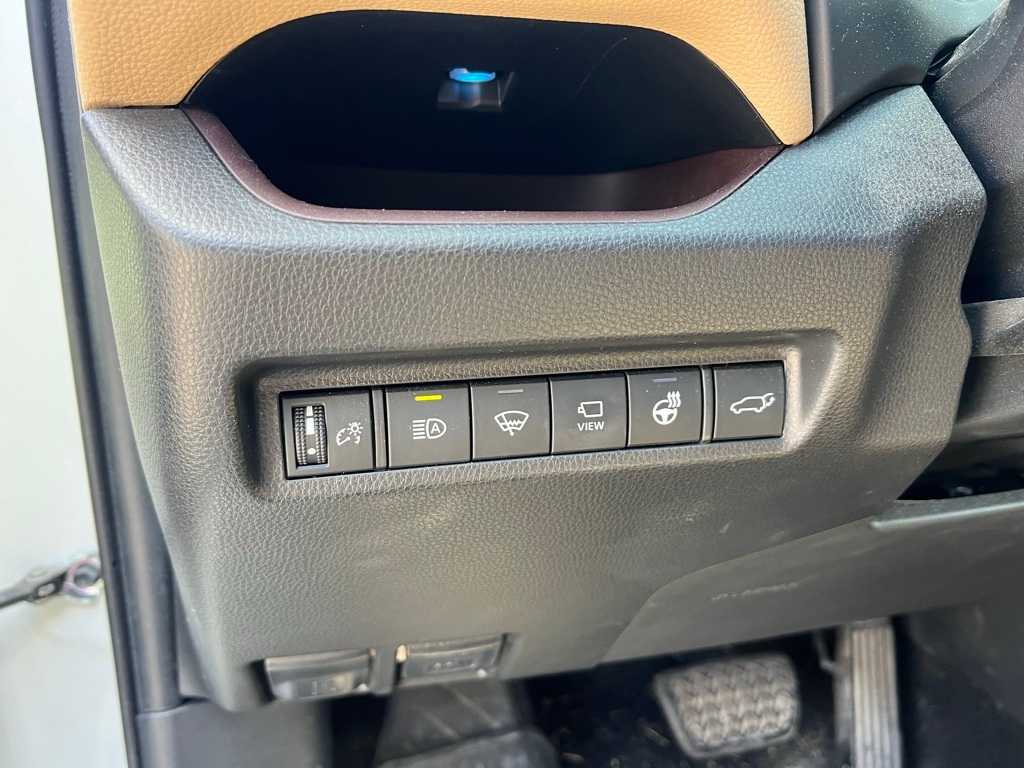 Thumbnail: 2020 Toyota RAV4 - 25