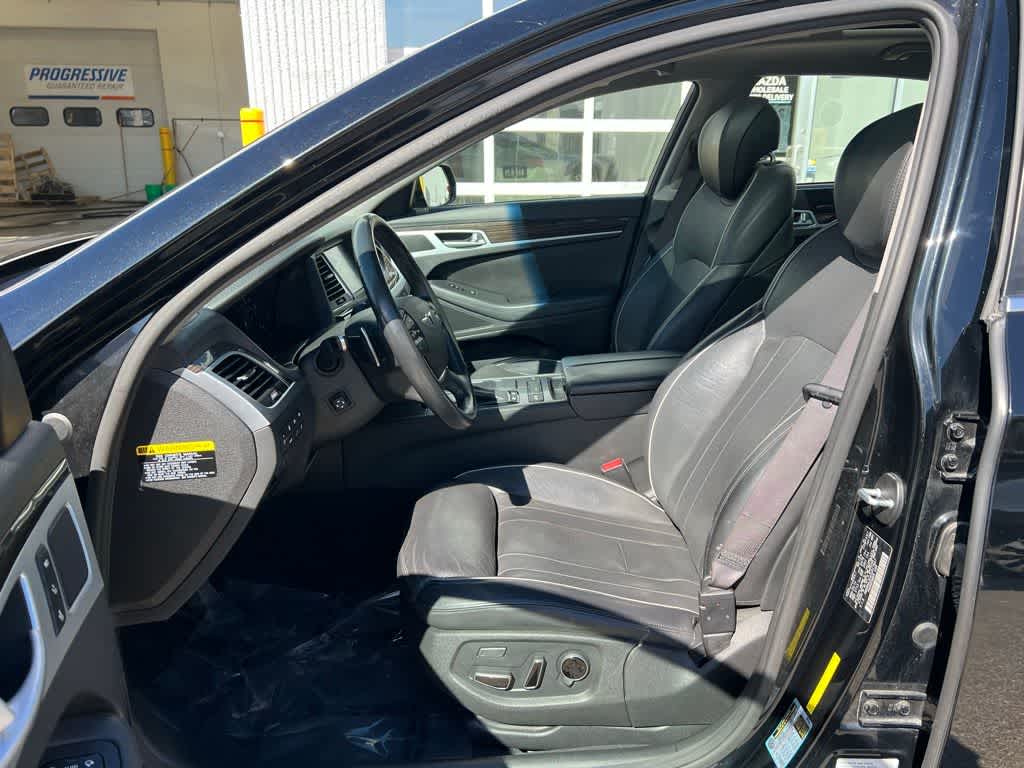 Thumbnail: 2015 Hyundai Genesis - 15