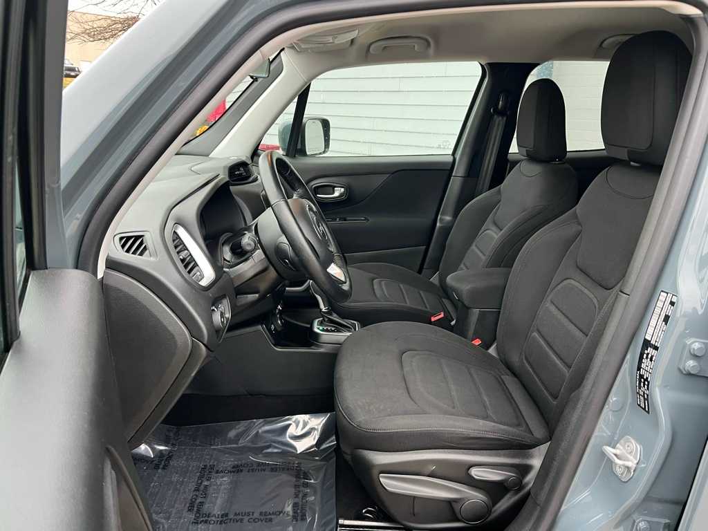 Thumbnail: 2018 Jeep Renegade - 15