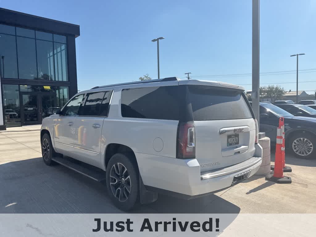 Thumbnail: 2018 GMC Yukon XL - 3
