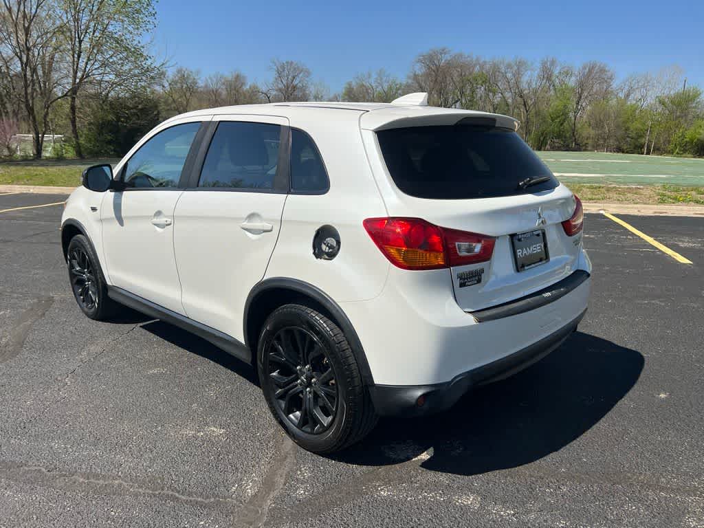 Thumbnail: 2017 Mitsubishi Outlander Sport - 4