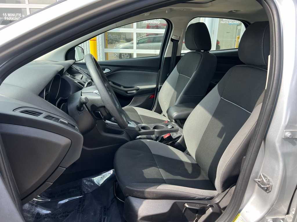 2014 Ford Focus SE 12