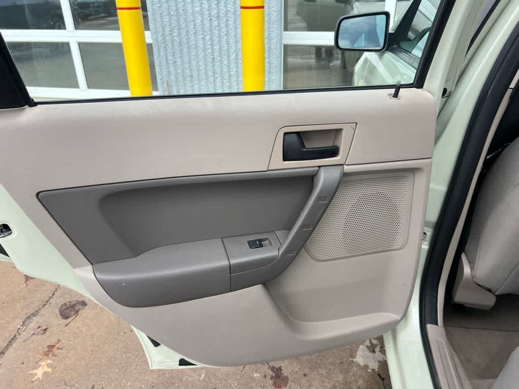 Thumbnail: 2010 Ford Focus - 19