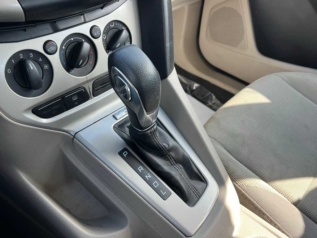2012 Ford Focus SE 26