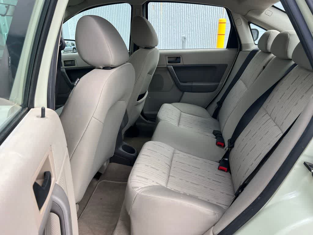 Thumbnail: 2010 Ford Focus - 18