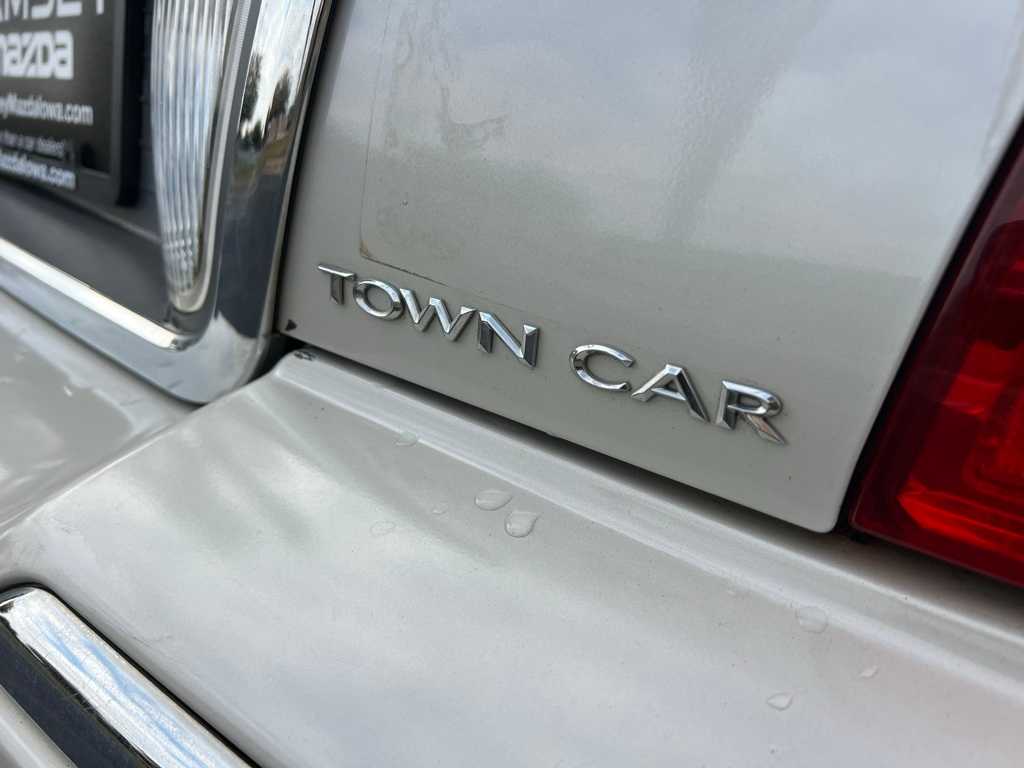Thumbnail: 2005 Lincoln Town Car - 13