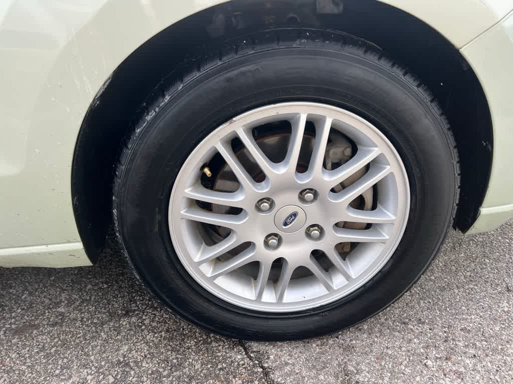 Thumbnail: 2010 Ford Focus - 13