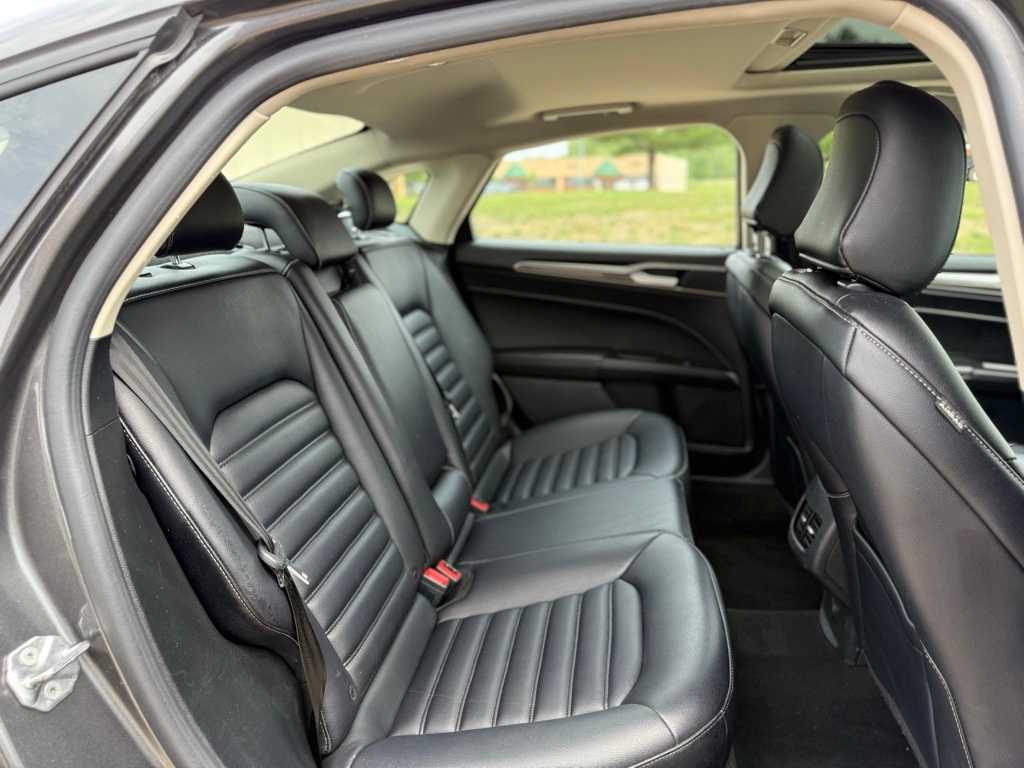 2020 Ford Fusion SEL 16