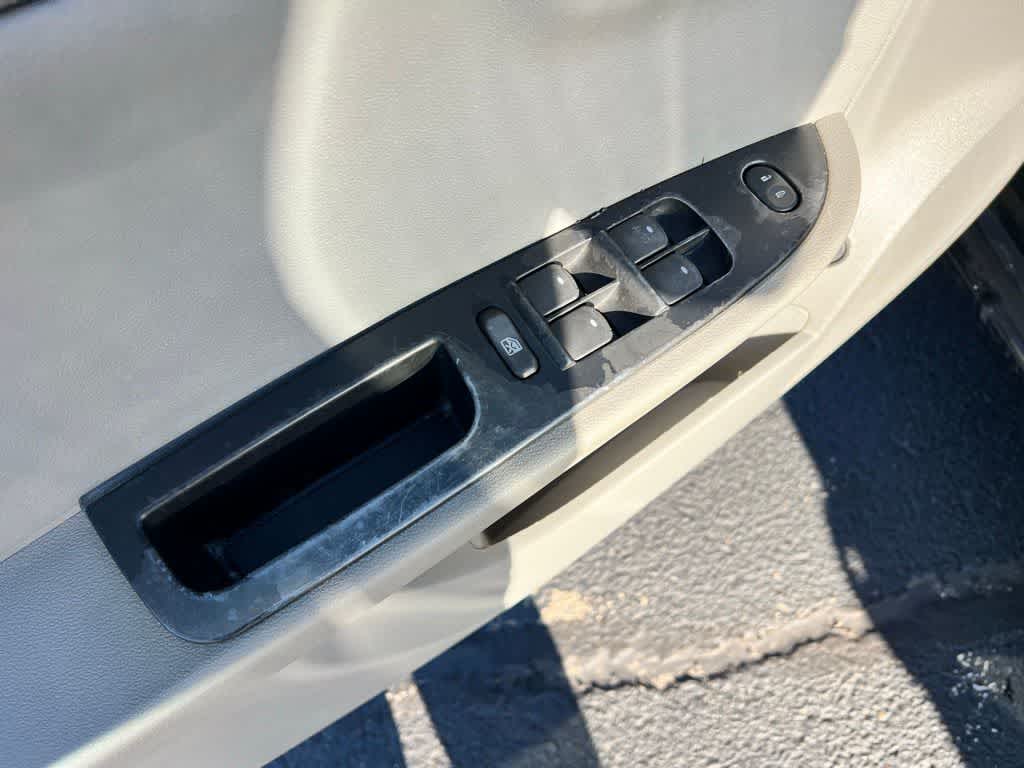 Thumbnail: 2008 Saturn Aura - 23