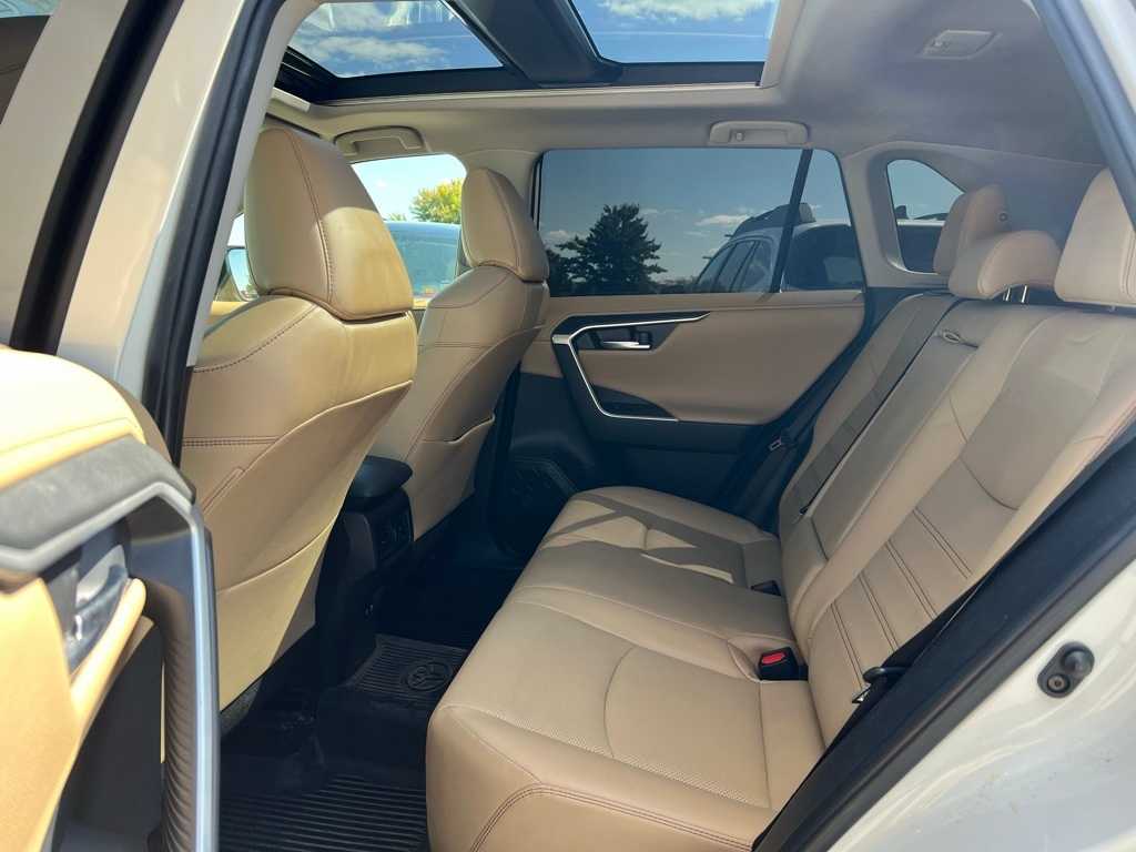 Thumbnail: 2020 Toyota RAV4 - 29