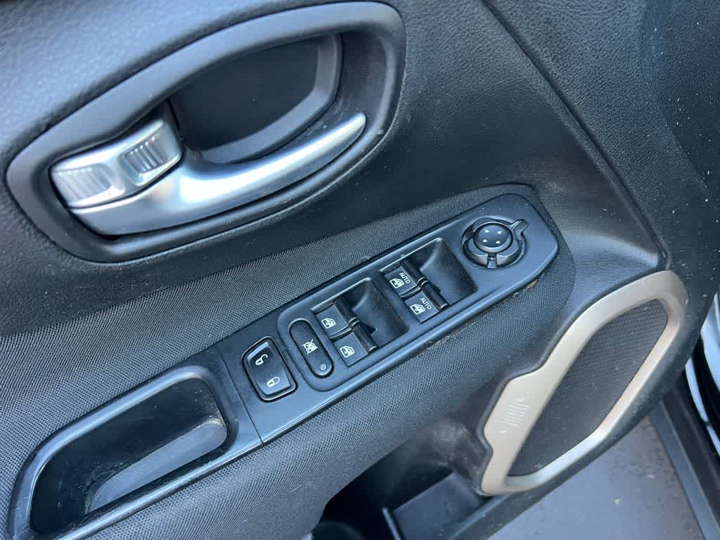 Thumbnail: 2015 Jeep Renegade - 12